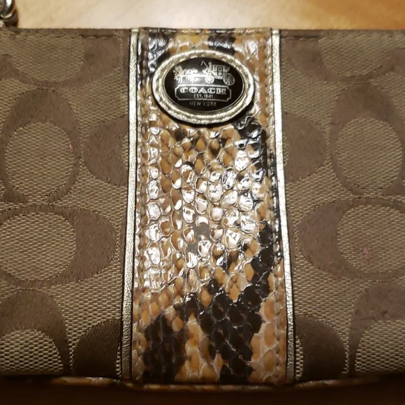 Coach wristlet - Picture 2 of 6